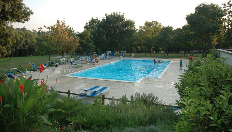 english summer camp villa borromeo piscina